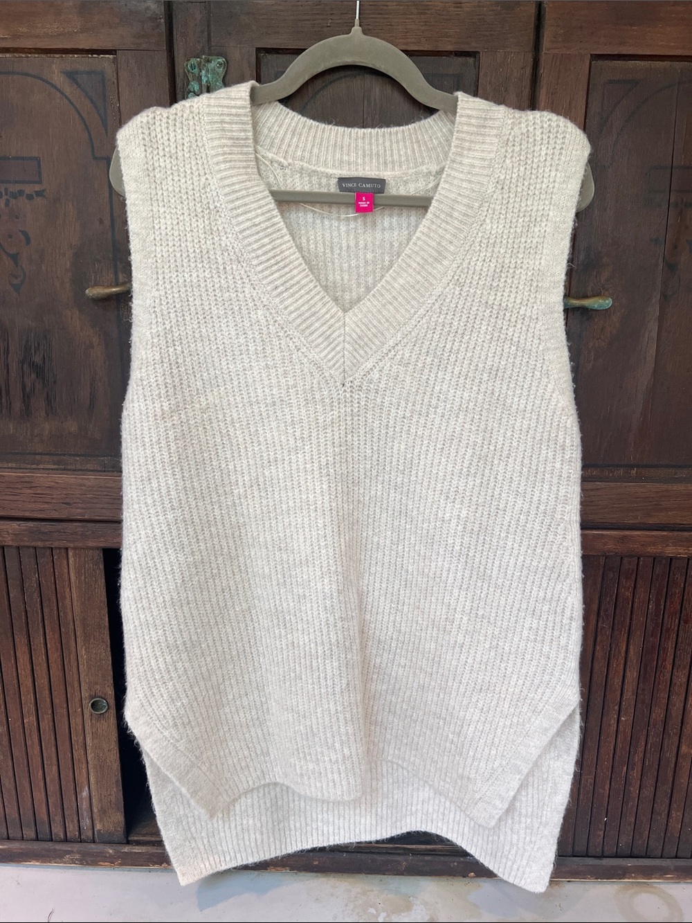Vince Camuto Cream Ribbed V-Neck Sweater Vest